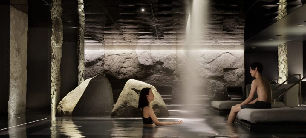 HOTEL THE MITSUI KYOTOのプライベートサウナと水風呂の様子